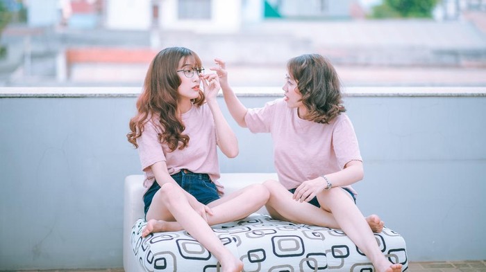 5 Zodiak yang Paling Suka Kasih Perhatian Kecil, Bikin Banyak Orang Betah di Dekatnya!