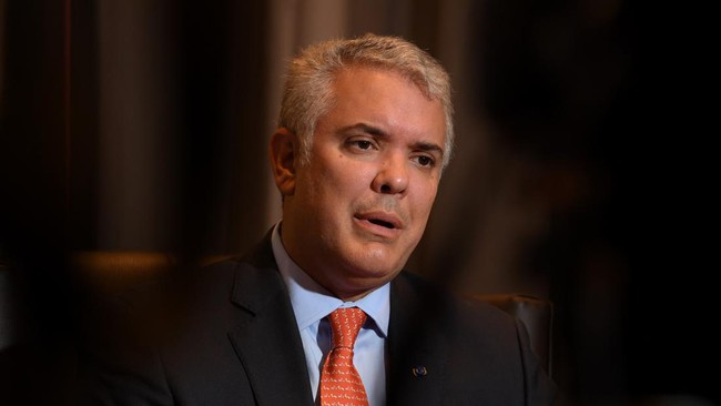 Pengadilan Tinggi Ibague memutuskan denda dan hukuman kurungan rumah lima hari terhadap Presiden Kolombia Ivan Duque.
