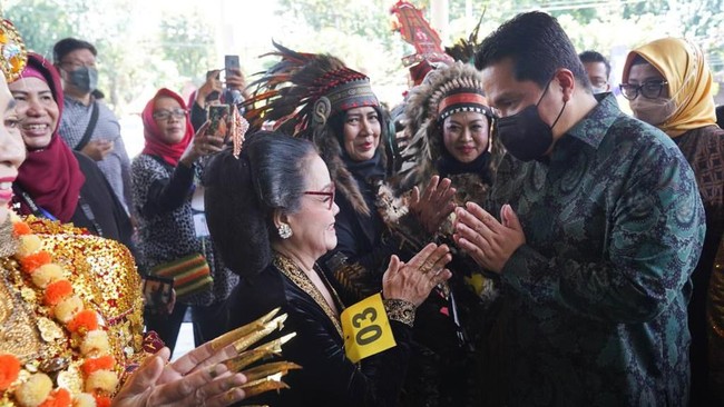 Menteri BUMN Erick Thohir mengatakan, sikap mau belajar dan menghargai lansia mencerminkan adab bangsa.