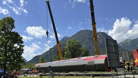 FOTO: Proses Evakuasi Kecelakaan Kereta di Jerman, 5 Tewas