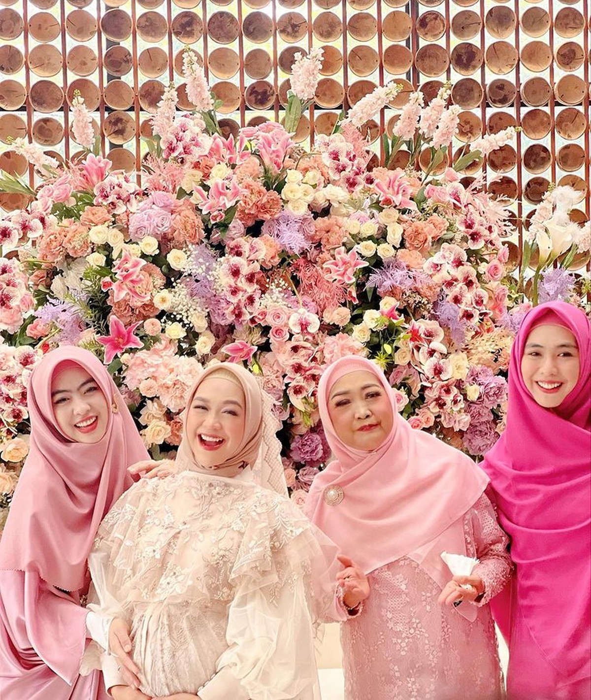 Momen Syukuran 7 Bulan Kehamilan Ria Ricis