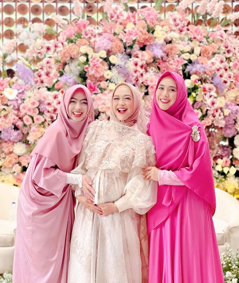 Momen Syukuran 7 Bulan Kehamilan Ria Ricis Momen Syukuran 7 Bulan Kehamilan Ria Ricis