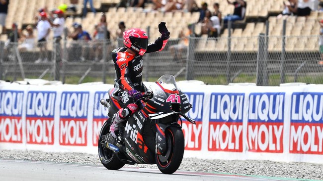 Pembalap Aprilia Aleix Espargaro meminta maaf kepada semua orang usai melakukan blunder memalukan di MotoGP Catalunya 2022 di Sirkuit Barcelona, Minggu (5/6).