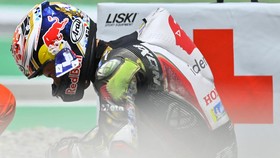FOTO: Detik-detik Kecelakaan Horor MotoGP Catalunya 2022