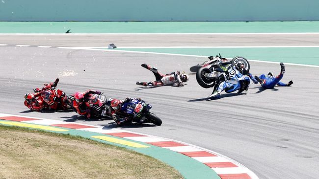 Pembalap Pramac Ducati Johann Zarco menilai Takaaki Nakagami sebagai biang kerok kecelakaan horor yang terjadi di MotoGP Catalunya.