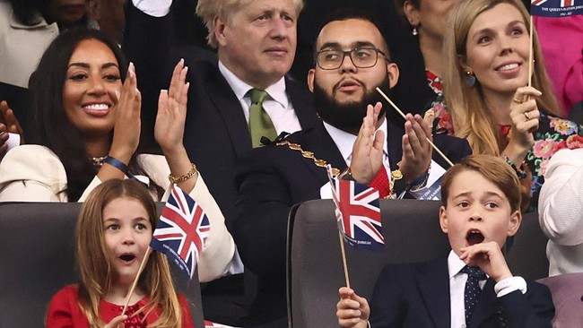 FOTO: Semarak Konser 70 Tahun Elizabeth II Berkuasa