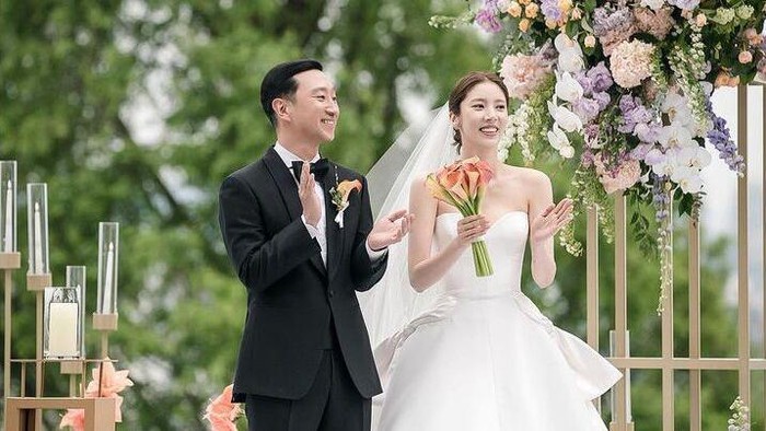 Simak Detail Gaun Pengantin Artis Korea Son Dam Bi, Gaya Timeless Classic Jadi Andalan Simak Detail Gaun Pengantin Artis Korea Son Dam Bi, Gaya Timeless Classic Jadi Andalan