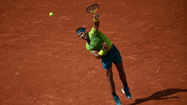 Rafael Nadal juara French Open 2022 usai mengalahkan Casper Ruud dalam pertarungan tiga set, 6-3, 6-3, 6-0 di lapangan Philippe Chatrier, Minggu (5/6).