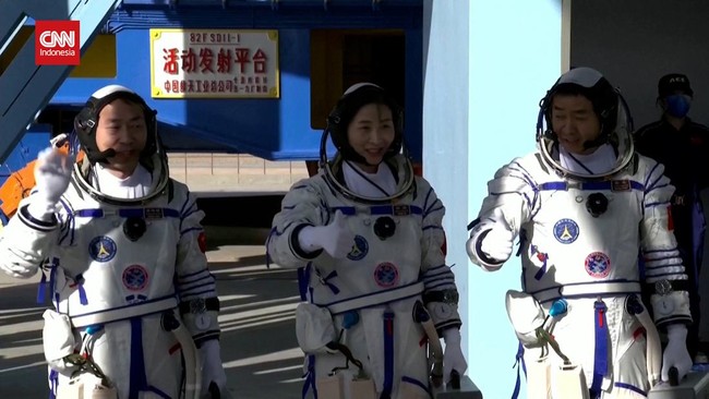 China mengirimkan tiga astronautnya pada Minggu (5/6) untuk melanjutkan pembangunan Stasiun Antariksa Tiangong.