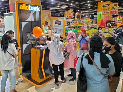 Banjir Diskon! Potret Transmart Central Park yang Diserbu para Bunda