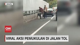 VIDEO: Viral Aksi Pemukulan di Jalan Tol