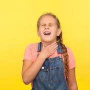 Hindari Panik Berlebihan Saat Tulang Ikan Tersangkut di Tenggorokan Anak, Ini yang Bisa Beauties Lakukan