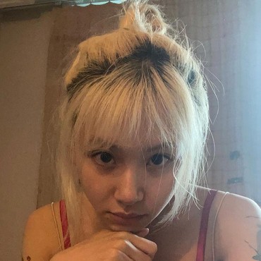 Pamer Foto 'Polos' dan Lengan Bertato, Chaeyoung TWICE Bikin Fans Kaget