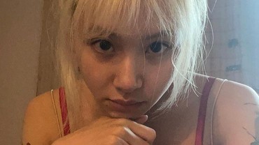 Pamer Foto 'Polos' dan Lengan Bertato, Chaeyoung TWICE Bikin Fans Kaget