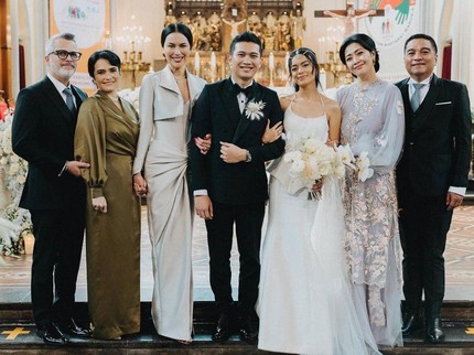 7 Momen Eva Celia Berdansa dengan 2 Ayah di Pesta Pernikahan