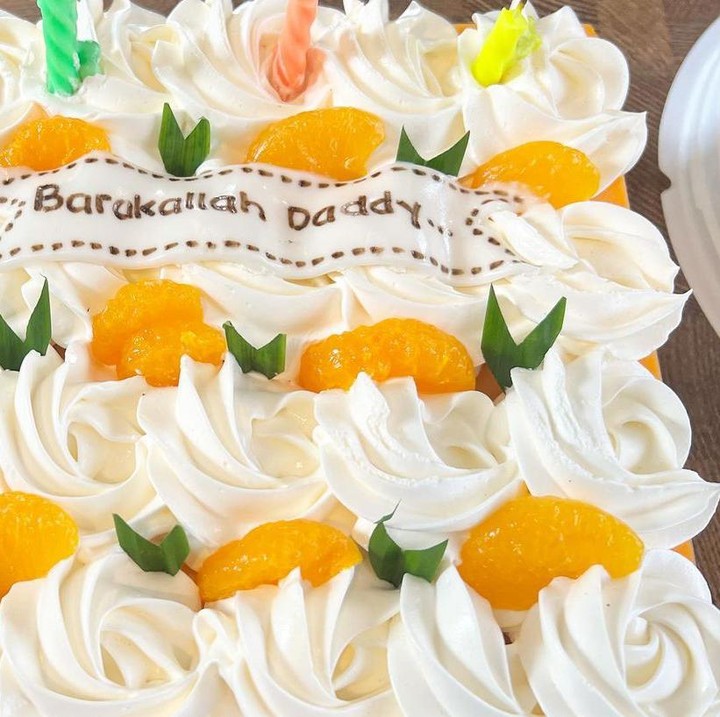 <p>Acara ulang tahun Fadli dan Fadlan juga tak luput dari berbagai sajian istimewa termasuk kue ulang tahun. (Foto: Instagram @lyravirna)</p>