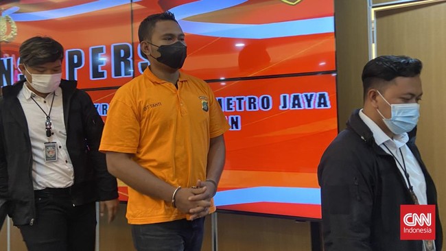 Polisi menyatakan pihaknya langsung menetapkan Faisal Marasabessy sebagai tersangka pemukulan di Tol Dalam Kota, setelah menyerahkan diri pada Sabtu (4/6).