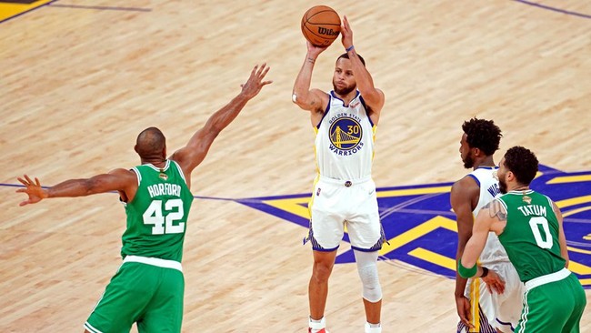 Golden State Warriors mendominasi game kedua final NBA 2022 setelah mengalahkan Boston Celtics 107-88 di Chase Center.