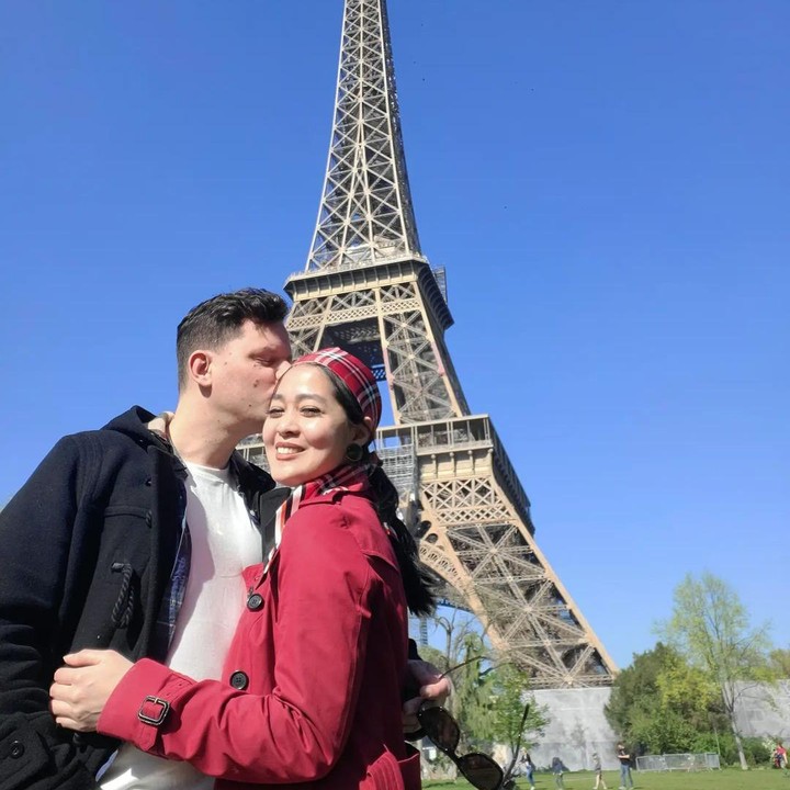<p>Melalui media sosial Instagram, Gracia Indri kerap bagikan cerita nih, Bunda. Misalnya saja saat berlibur ke Paris bersama Jeffrey dalam potret berikut. Kita doakan, semoga rumah tangga Gracia Indri dan sang suami bahagia selalu, ya. (Foto: Instagram @graciaz14)</p>