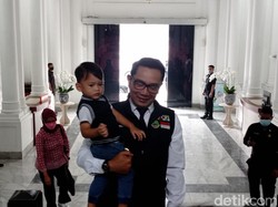 Kala Ridwan Kamil Kembali Berdinas, Gendong Anak Bungsu-Bahas Anggaran