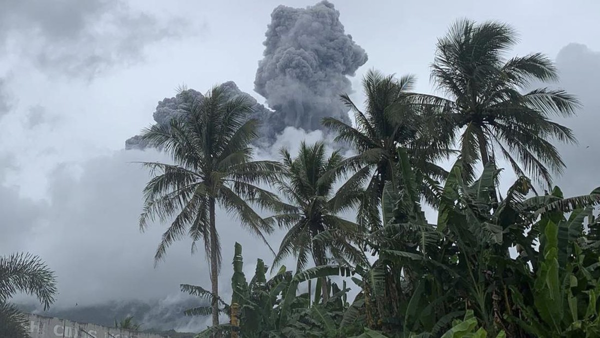 FOTO: Situasi Horor Erupsi Gunung Bulusan Filipina