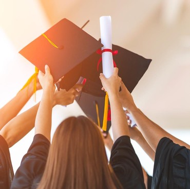 Viral Nenek Usia 94 Tahun Lulus Wisuda