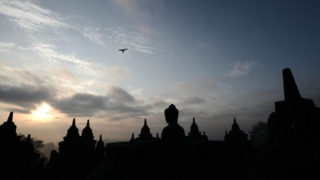Jamal, seorang pemandu wisata di Kawasan Candi Borobudur menceritakan pengalaman dan juga kebanggaannya sebagai seorang pencerita Candi Borobudur.