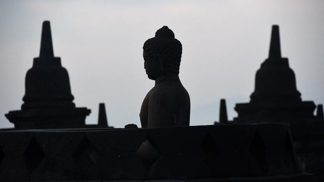 Direktur Utama PT TWC Edy Setijono berharap hanya pengunjung yang benar-benar punya kepentingan yang bisa naik ke Candi Borobudur.