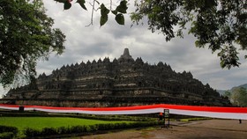 Pro dan Kontra Usulan Pemasangan Chatra di Candi Borobudur