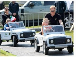 Pulang dari Inggris Putri Pangeran Harry dan Meghan Dapat Mobil