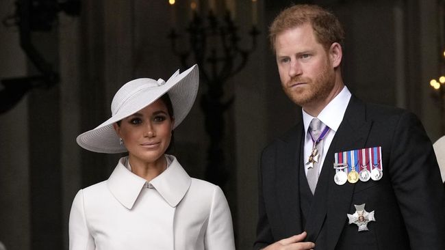 Pangeran Harry datang ke Balmoral tanpa Meghan Markle, sesaat setelah Ratu Elizabeth II meninggal dunia.