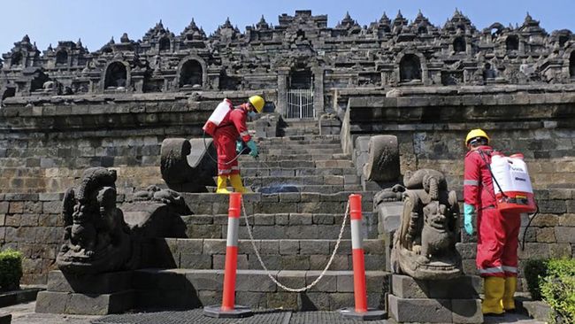 Candi Borobudur yang berusia lebih dari seribu tahun dirawat dengan berbagai cara khusus, mulai dari teknik kimia hingga tradisional.