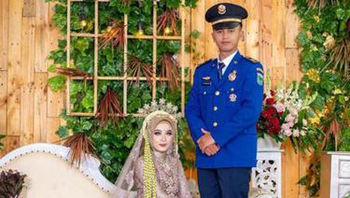 'Cinta Tak Pandang Fisik', Pernikahan Petugas Damkar Ini Viral dan Tuai Perhatian Netizen