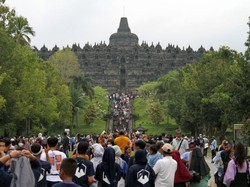Video Turis Lokal-Asing Kompak Keluhkan Wacana Naiknya Tiket Borobudur
