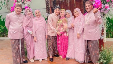 7 Potret Acara Siraman Tujuh Bulanan Ria Ricis, Terlihat Cantik dan Tersenyum Bahagia