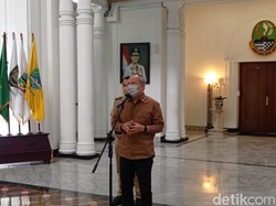Kembali Berdinas, Ridwan Kamil Bahas Anggaran-Kasus PMK