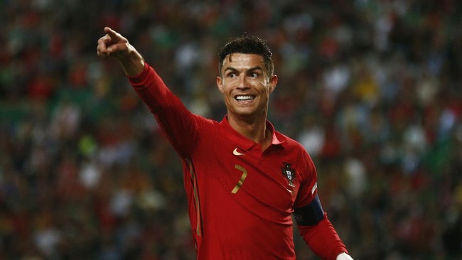 Cristiano Ronaldo menginginkan hijrah dari Manchester United dan hal itu disebut lantaran CR7 takut dikejar oleh Lionel Messi soal rekor gol Liga Champions.