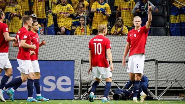 Erling Haaland mengaku diancam kakinya akan dipatahkan oleh bek tengah timnas Swedia Alexander Milosevic dalam pertandingan UEFA Nations League.