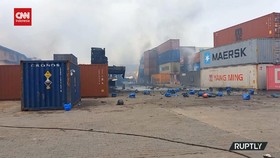 VIDEO: Depot Kontainer Di Bangladesh Terbakar, 49 Orang Tewas