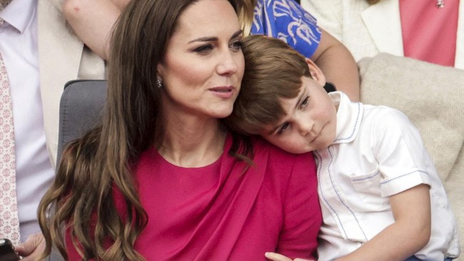 FOTO: Jahilnya Pangeran Louis yang Menggoda Kate Middleton