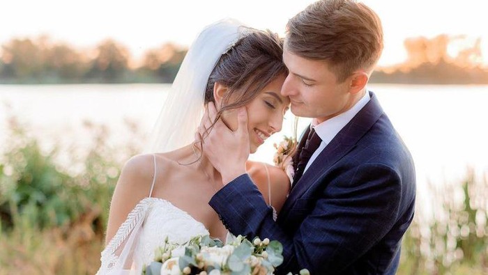 7 Cara Cegah Stres dan Panik Berlebihan Saat Persiapkan Pernikahan, Tingkatkan Komunikasi adalah Kunci!