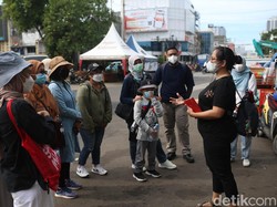 Inilah Walking Tour, Wisata Jalan Kaki yang Ngetren Kembali