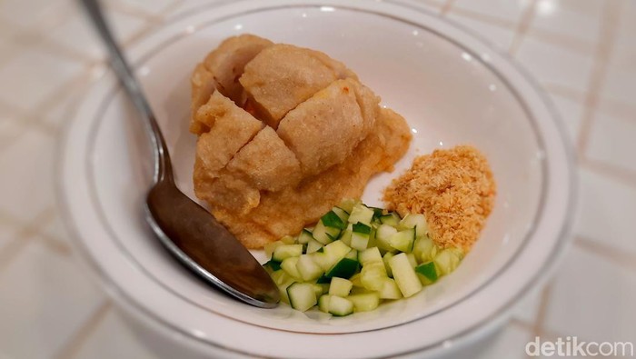 Penikmat makanan pempek tentu tahu jenis ikan tenggiri dan gabus yang biasa digunakan sebagai bahan baku. Nah, lebih enak mana pempek ikan tenggiri atau gabus?