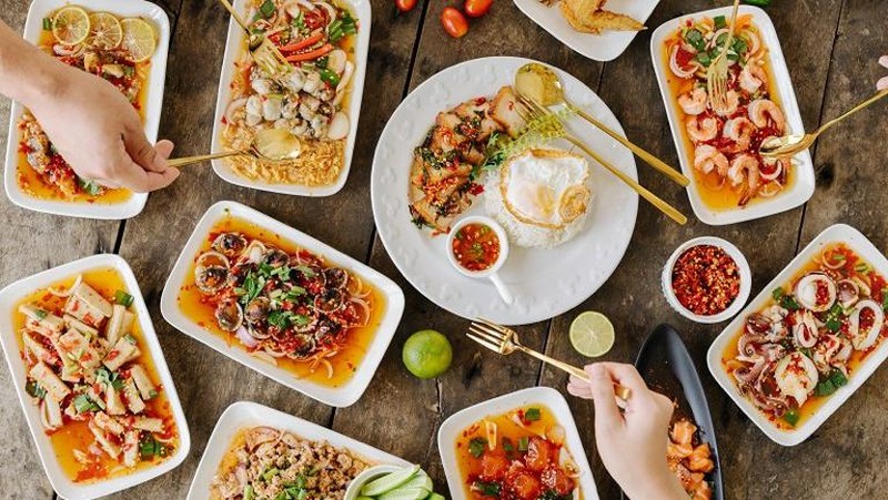 Tidak sedikit dari kita yang sering mempunyai keinginan untuk menikmati makanan dari restoran favorit.