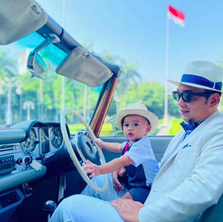 <p>Arkana Aidan Misbach atau disapa Arkana merupakan anak angkat Gubernur Ridwan Kamil dan Atalia Praratya. Arkana diangkat anak pada 2020 lalu. (Foto: Instagram @arkanaaidan)</p>