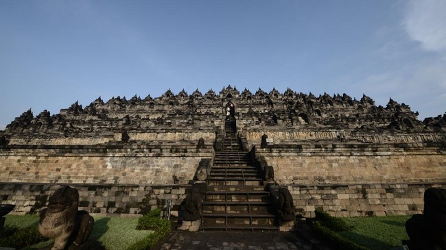 Lagi, Harga Tiket Masuk Borobudur Disebut Bakal Naik Jadi Rp150 Ribu Menteri Pariwisata dan Ekonomi Kreatif (Menparekraf) Sandiaga Uno membocorkan kemungkinan tarif masuk ke Candi Borobudur untuk wisatawan lokal dan mancanegara.
