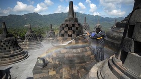 Arkeolog Minta Wacana Chattra Borobudur Tak Cuma Ditunda, tapi Dihapus