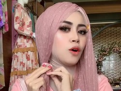 Viral Gaya Hijab Mirip Rambut Bisa Dikepang, Netizen Sebut bak Gorden