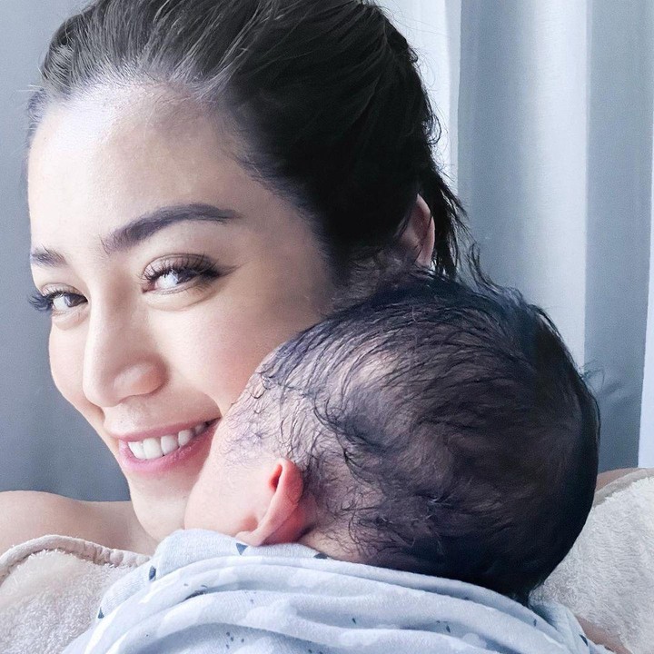 <p>Jedar juga memberikan ASI eksklusif untuk mempercepat kembalinya berat badan yang dia inginkan lho Bunda. (Foto: Instagram @inijedar)</p>