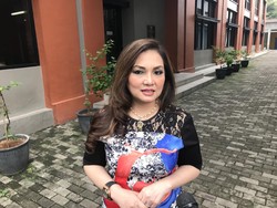Nia Daniaty Berduka Kakaknya Meninggal Dunia Usai Idap Kanker Paru-paru